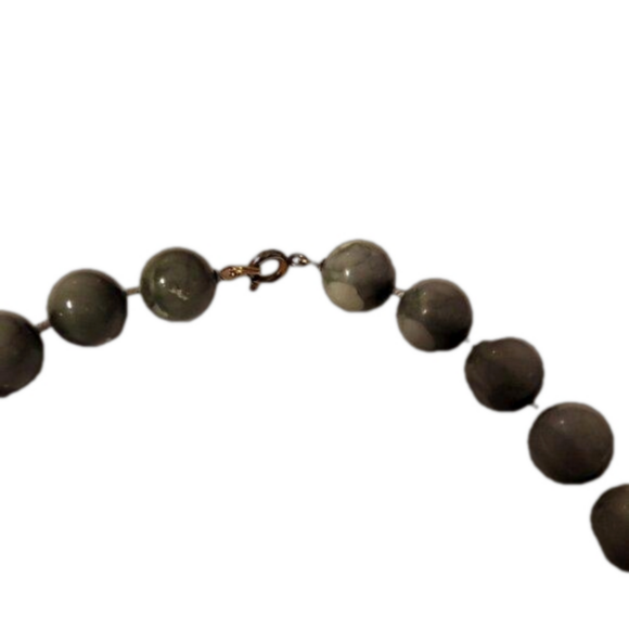 Vintage Fun & Funky Green Bead Necklace - Picture 3 of 3